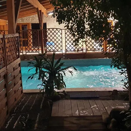 Готель Wyspa Kampinos *